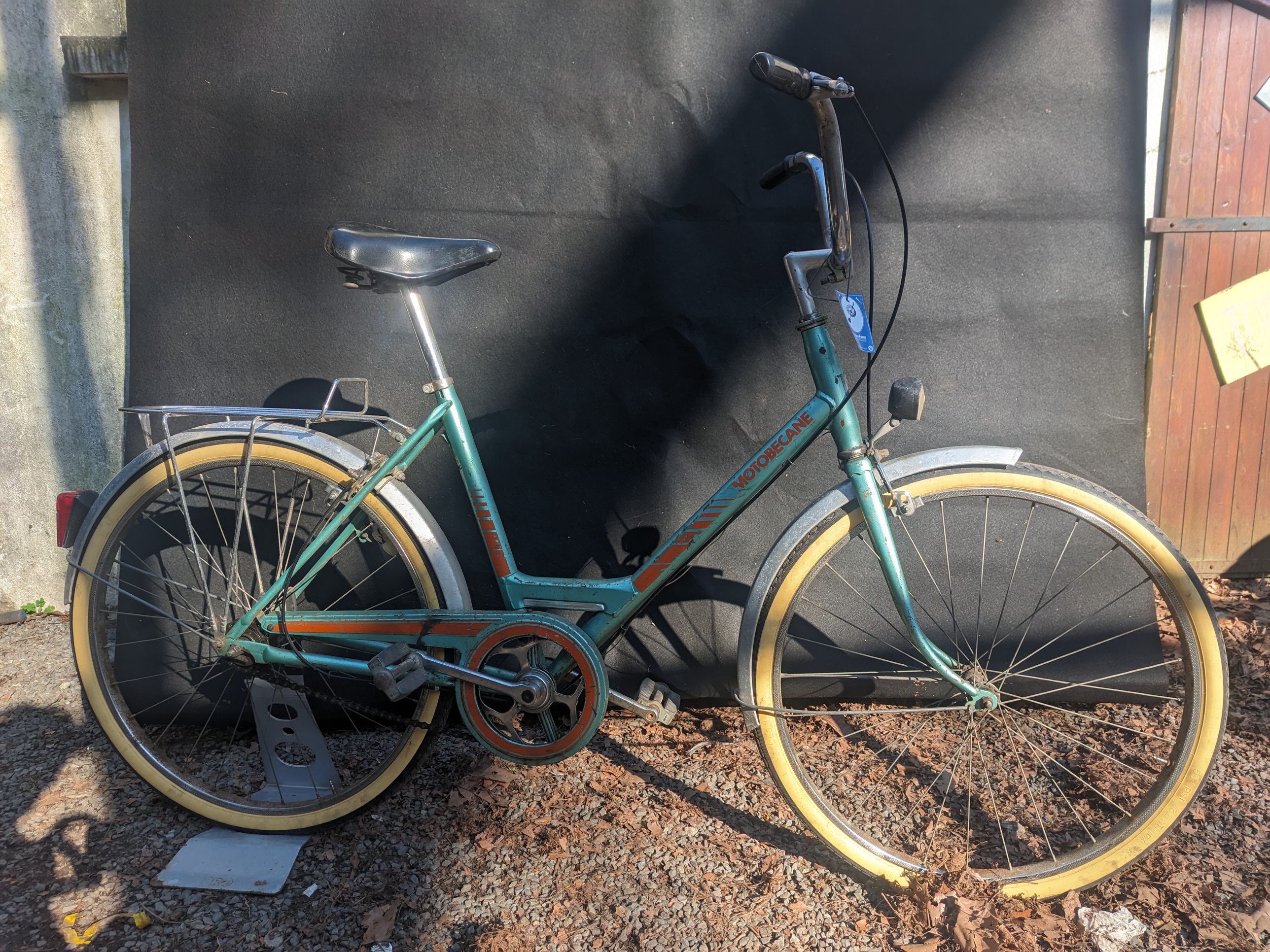 MOTOBECANE VERT TOUT VIEUX